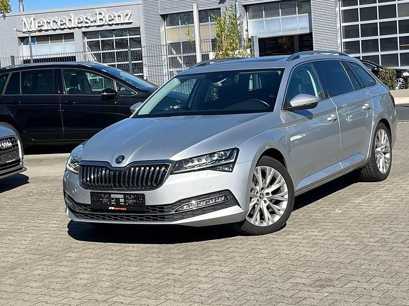 Silber Gebraucht 2022 Skoda Superb Premium Edition Kombi | 24.890 € (Guter Preis) - Bild 1/4