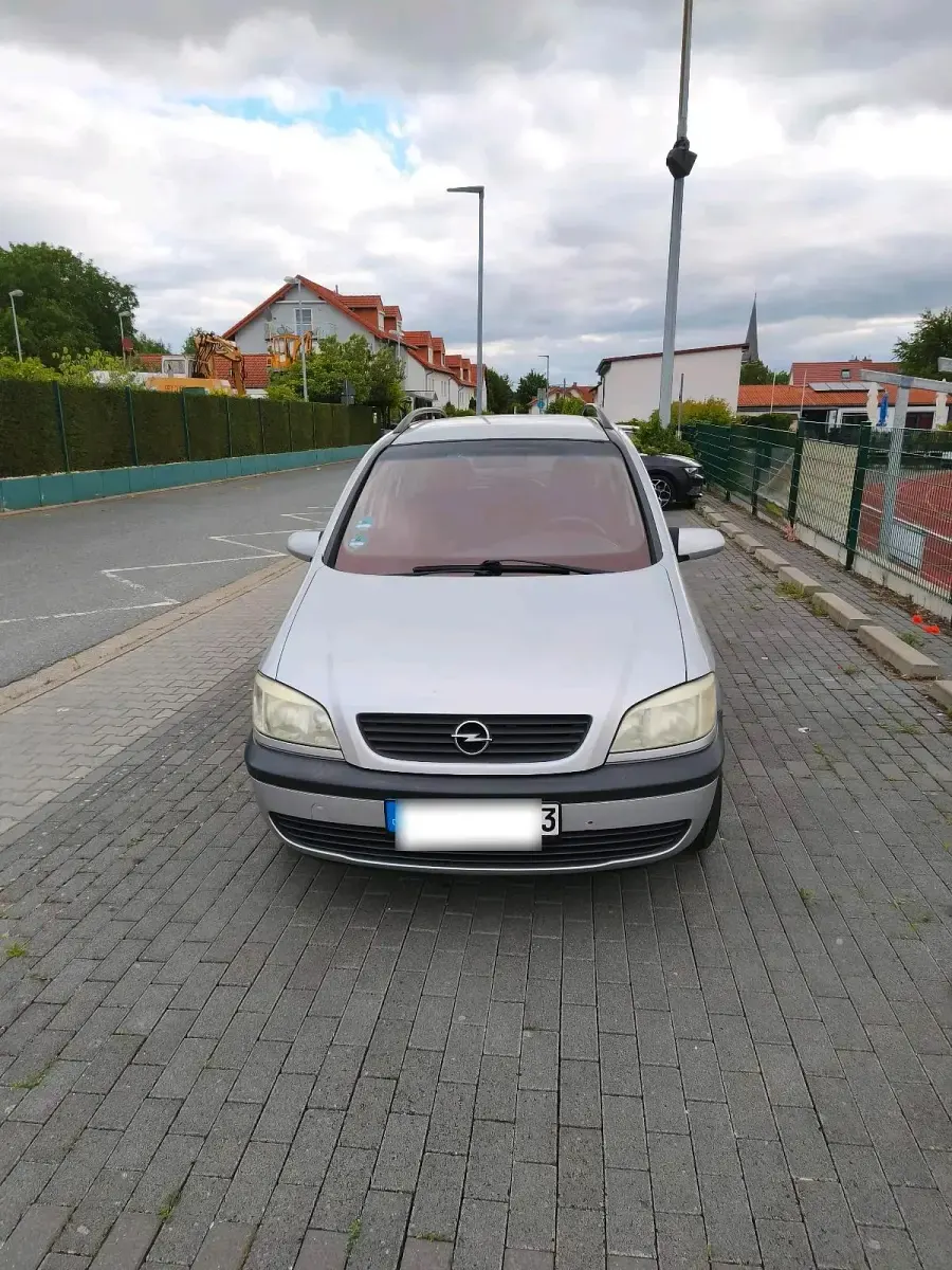 Gebraucht Opel Zafira 125 PS (91 kW) 2001 Silber Van / Kleinbus