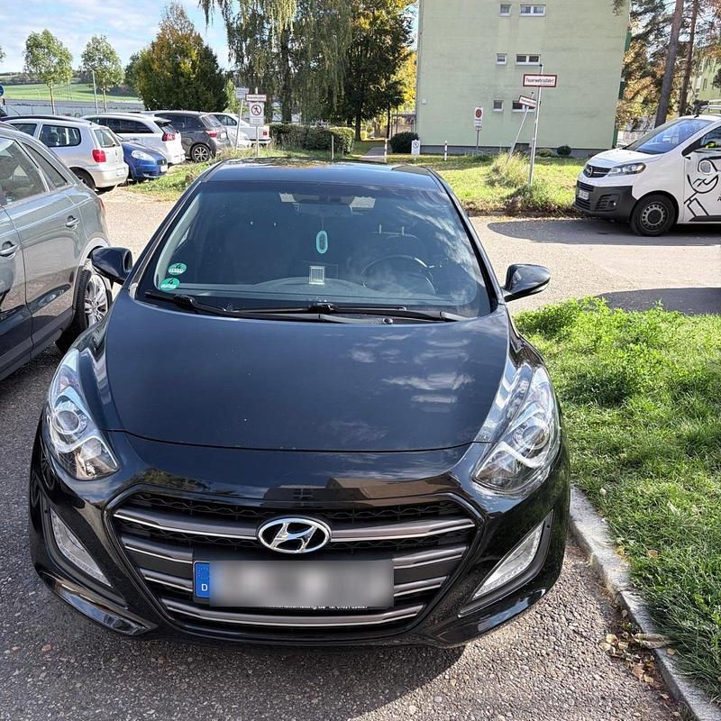 Schwarz Gebraucht 2016 Hyundai i30 Kleinwagen | 9.000 € (Fairer Preis) - Bild 1/4