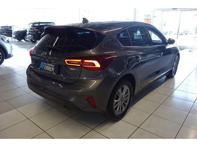 Gebraucht Ford Focus Titanium 125 PS (91 kW) 2023 Metallic) (grau Limousine