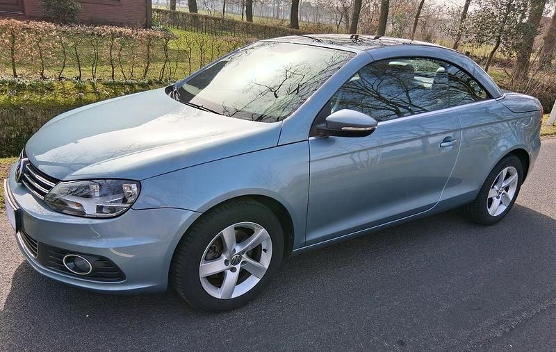 Gebraucht VW Eos 122 PS (89 kW) 2015 Blau Cabrio