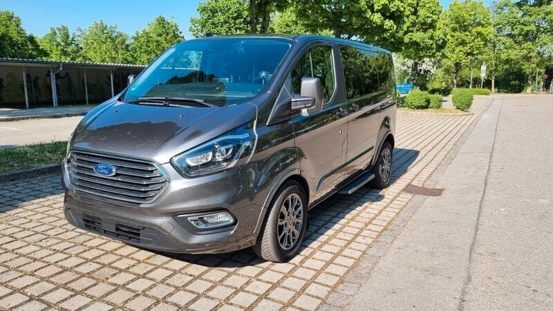 Grau Gebraucht 2021 Ford Tourneo Custom Titanium X Van / Kleinbus | 37.500 € (Superpreis) - Bild 1/4