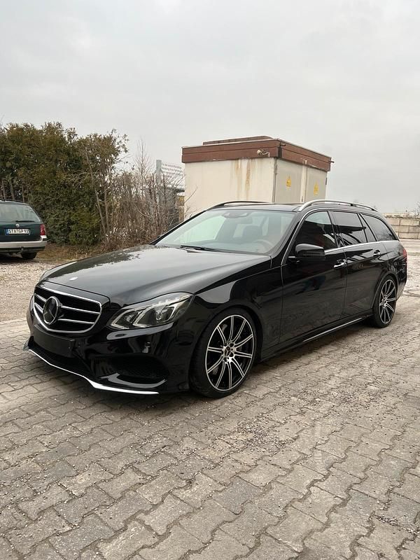 Schwarz Gebraucht 2015 Mercedes E500 AMG line Kombi | 15.999 € - Bild 1/4
