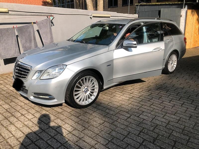 Gebraucht Mercedes E220 170 PS (125 kW) 2012 Silber Kombi