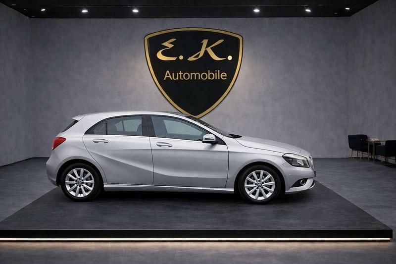 Gebraucht Mercedes A180 122 PS (89 kW) 2013 Polarsilber Kleinwagen