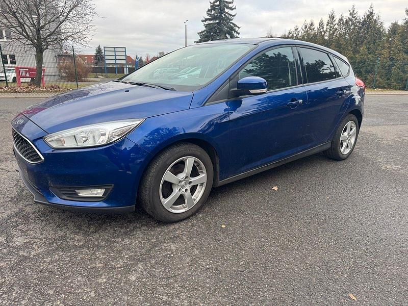 Blau Gebraucht 2015 Ford Focus Business Edition Limousine | 3.700 € (Superpreis) - Bild 1/4