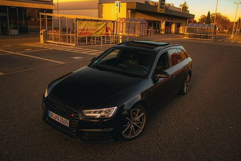 Schwarz Gebraucht 2019 Audi A4 Ambiente Kombi | 22.999 € (Fairer Preis) - Bild 1/4