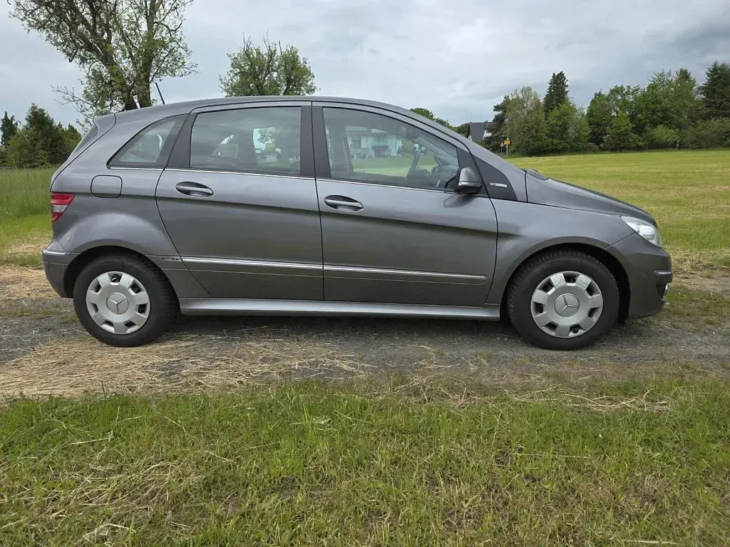 Gebraucht Mercedes B160 95 PS (69 kW) 2010 Grau Van / Kleinbus