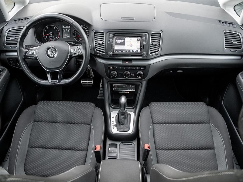 Gebraucht VW Sharan Active 150 PS (110 kW) 2022 Silber Van / Kleinbus