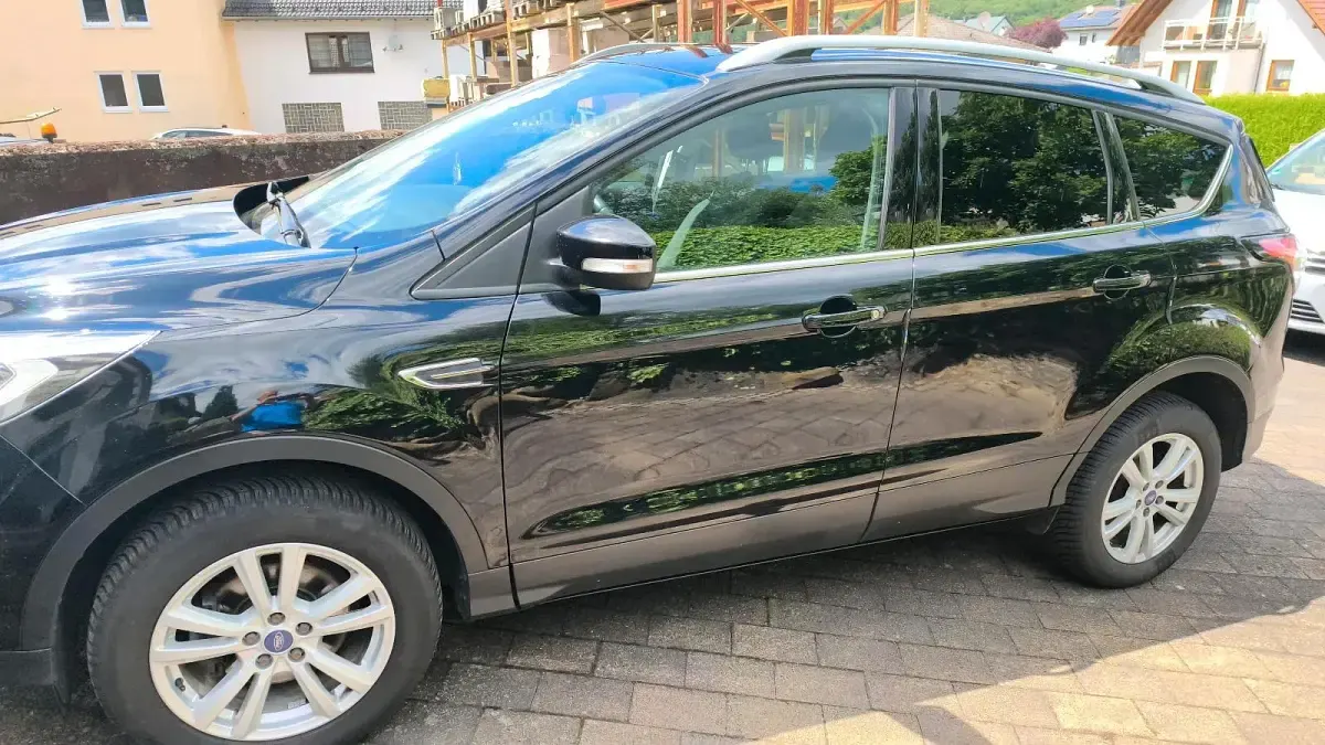 Gebraucht Ford Kuga 150 PS (110 kW) 2017 Schwarz SUV