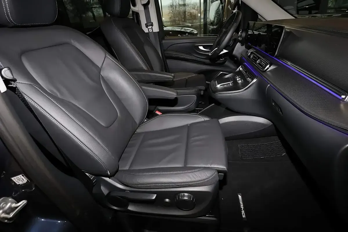 Gebraucht Mercedes V300 Avantgarde 237 PS (174 kW) 2024 Sodalithblau met. Van / Kleinbus