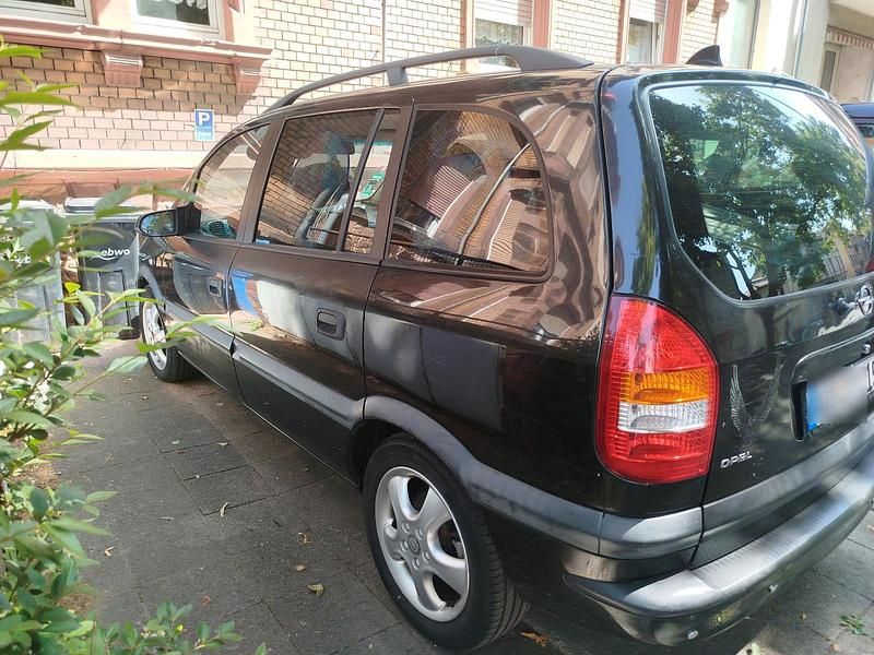 Schwarz Gebraucht 2000 Opel Zafira Van / Kleinbus | 999 € (Guter Preis) - Bild 1/4