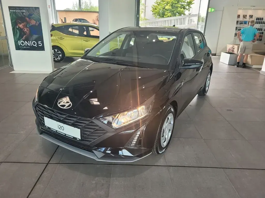 Neu Hyundai i20 Select 101 PS (74 kW) 2025 Phantom black / met Kleinwagen