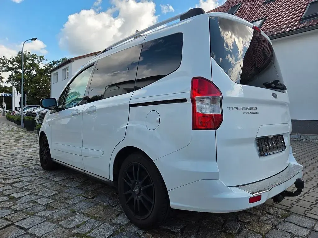 Gebraucht Ford Tourneo Courier Trend 101 PS (74 kW) 2018 Weiß Van / Kleinbus