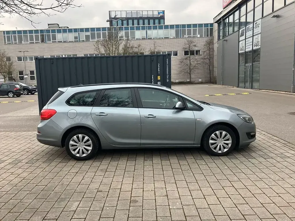 Gebraucht Opel Astra Edition 140 PS (102 kW) 2012 Silber Kombi