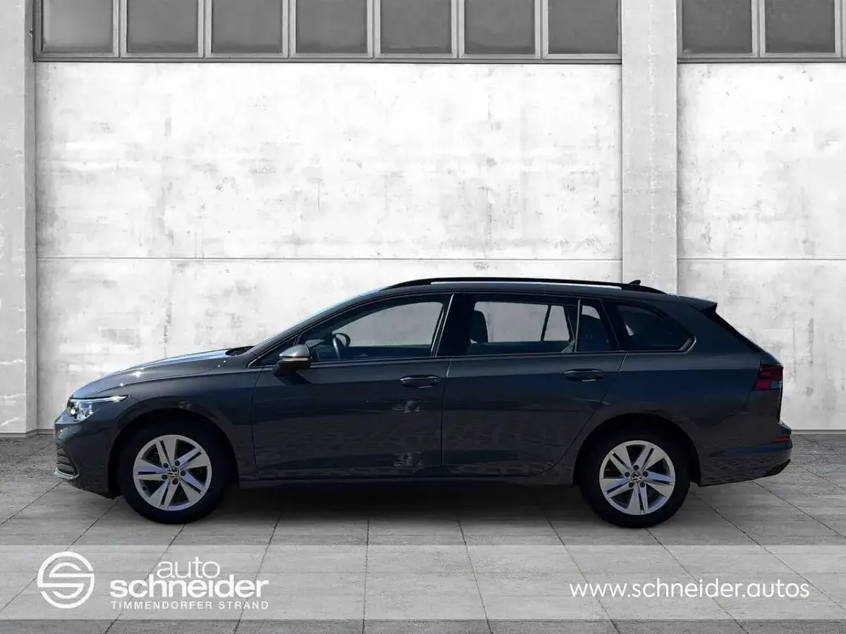Gebraucht VW Golf VIII Life 131 PS (96 kW) 2023 Grau Kombi