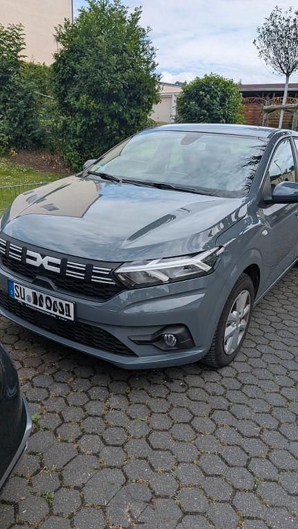 Grau Gebraucht 2023 Dacia Sandero Expression Kleinwagen | 12.999 € (Superpreis) - Bild 1/4