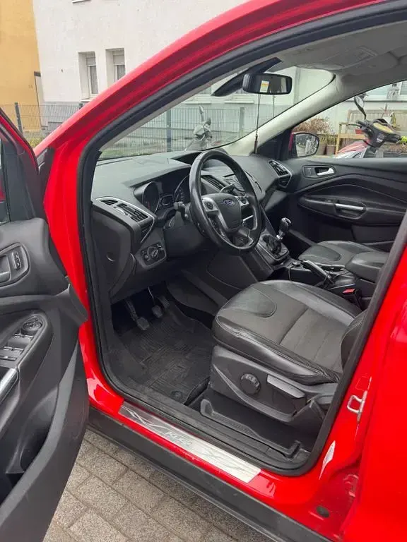 Używany Ford Kuga SYNC Edition 150 KM (110 kW) 2015 Czerwony SUV