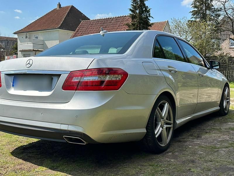 Gebraucht Mercedes E350 265 PS (194 kW) 2013 Silber Limousine