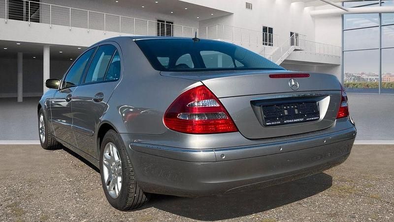 Gebraucht Mercedes E240 177 PS (130 kW) 2005 Grau Limousine