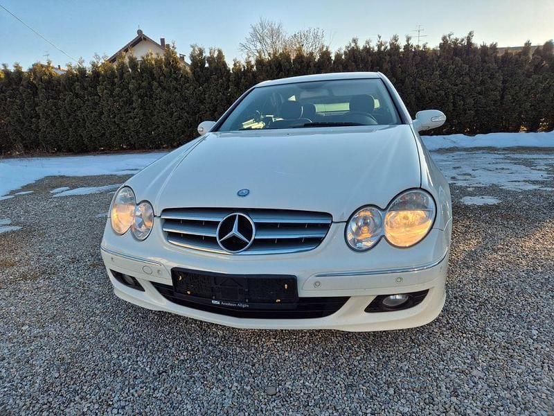Gebraucht Mercedes CLK200 Elegance 184 PS (135 kW) 2008 Calcitweiss  unilack Coupé