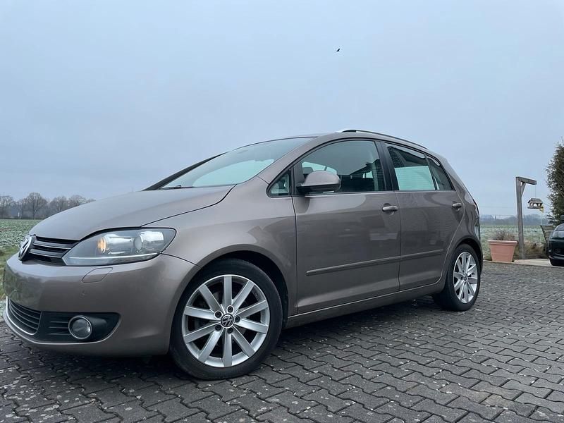 Braun Gebraucht 2011 VW Golf Kombi | 3.999 € (Etwas zu teuer) - Bild 1/4