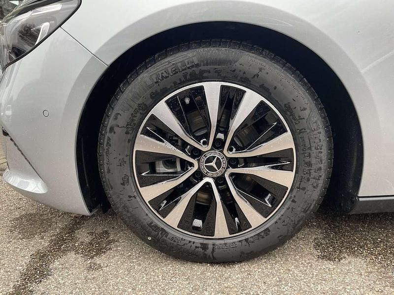 Gebraucht Mercedes B180 136 PS (100 kW) 2026 Lack hightechsilber Kleinwagen