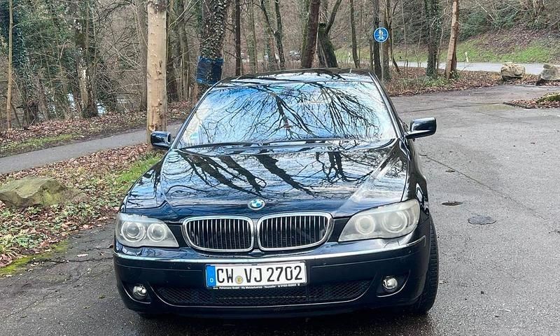 Schwarz Gebraucht 2005 BMW 750 Limousine | 7.300 € (Fairer Preis) - Bild 1/4