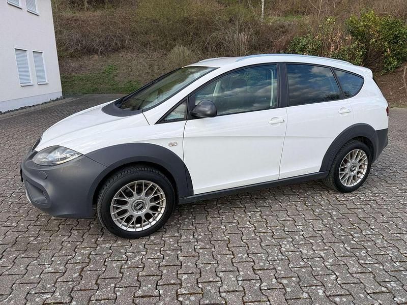 Gebraucht Seat Altea 140 PS (102 kW) 2012 Weiß SUV