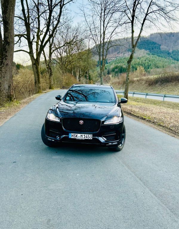 Schwarz Gebraucht 2017 Jaguar F-Pace R-Sport SUV | 22.700 € (Etwas zu teuer) - Bild 1/4