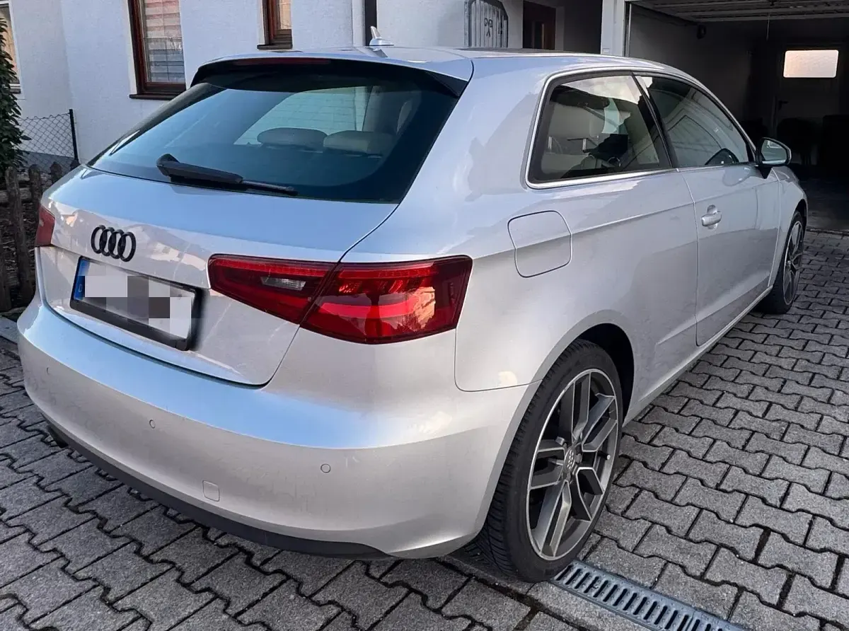 Gebraucht Audi A3 105 PS (77 kW) 2013 Silber Limousine
