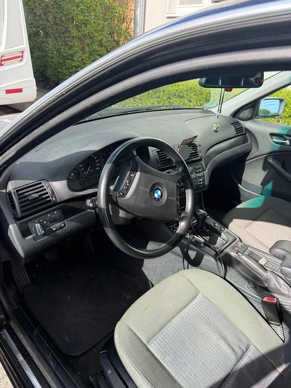 Second-hand BMW 320 170 CP (125 kW) 2002 Negru Break