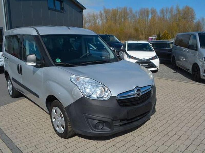 Second-hand Opel Combo 90 CP (66 kW) 2013 Argintiu Monovolum