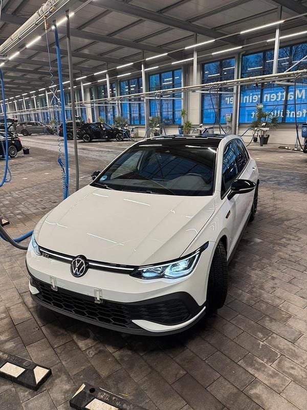 Weiß Gebraucht 2024 VW Golf VIII GTI Clubsport Kleinwagen | 32.500 € (Guter Preis) - Bild 1/4