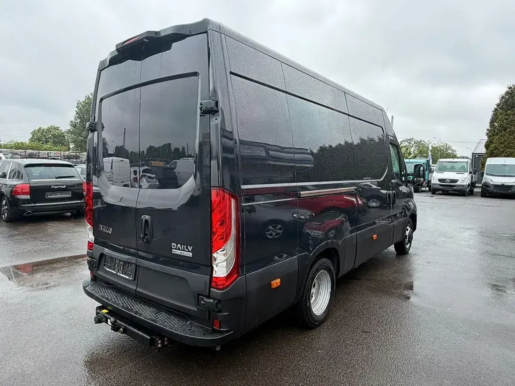 Gebraucht Iveco Daily 179 PS (131 kW) 2020 Schwarz Van / Kleinbus