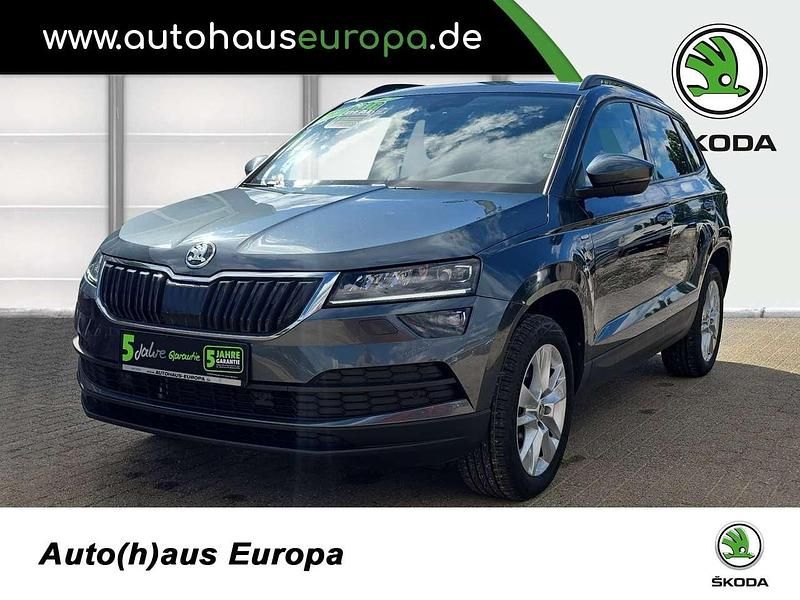 Quarz grau metallic Gebraucht 2021 Skoda Karoq Ambition SUV | 24.790 € (Superpreis) - Bild 1/4