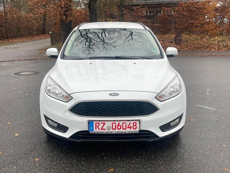 Gebraucht Ford Focus 105 PS (77 kW) 2015 Weiß Kombi
