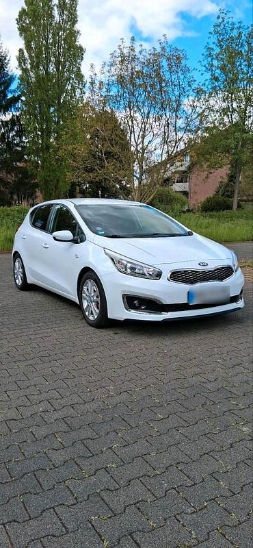 Usado Kia Ceed 101 HP (74 kW) 2018 Branco Citadino