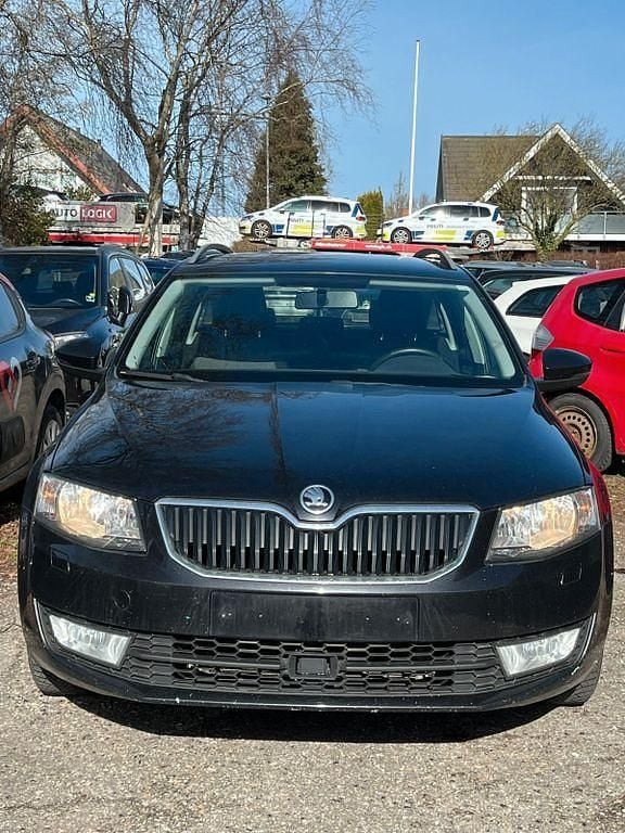 Second-hand Skoda Octavia Ambition 116 CP (85 kW) 2016 Negru Break
