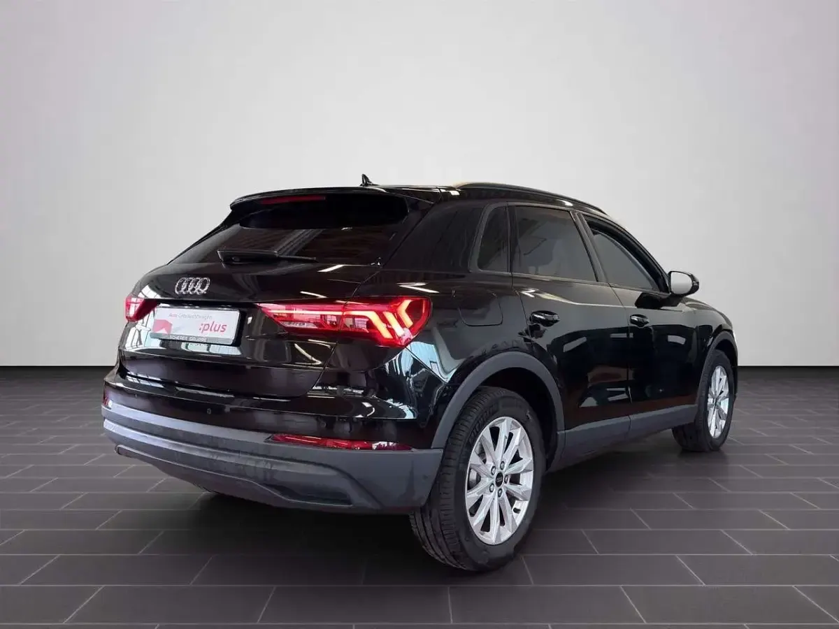 Gebraucht Audi Q3 Business 150 PS (110 kW) 2022 Mythosschwarz metallic SUV