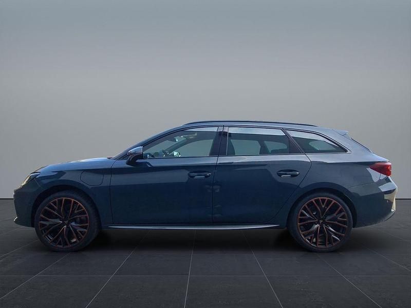 Neu Cupra Leon 177 PS (130 kW) 2025 Blau Limousine