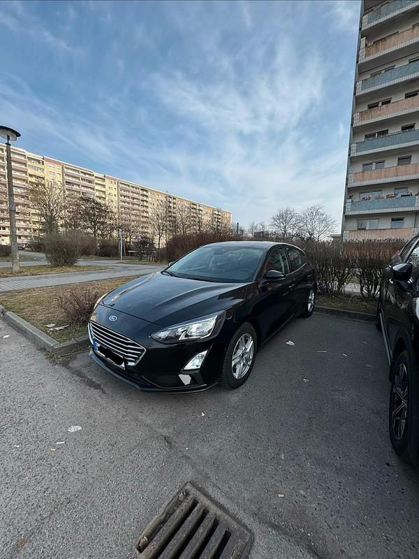 Gebraucht Ford Focus 101 PS (74 kW) 2021 Schwarz Kleinwagen