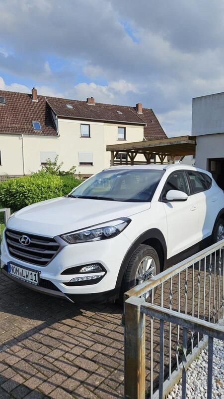 Weiß Gebraucht 2016 Hyundai Tucson SUV | 12.800 € (Superpreis) - Bild 1/4