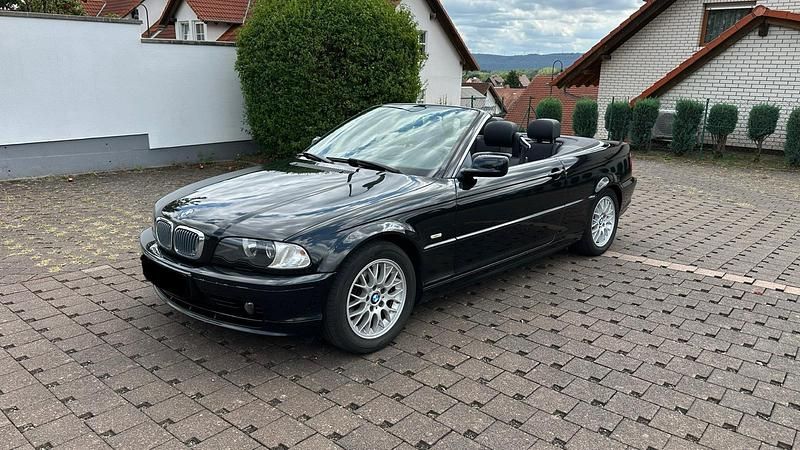 Schwarz Gebraucht 2002 BMW 325 Cabriolet Sport Line Cabrio | 6.999 € (Fairer Preis) - Bild 1/4