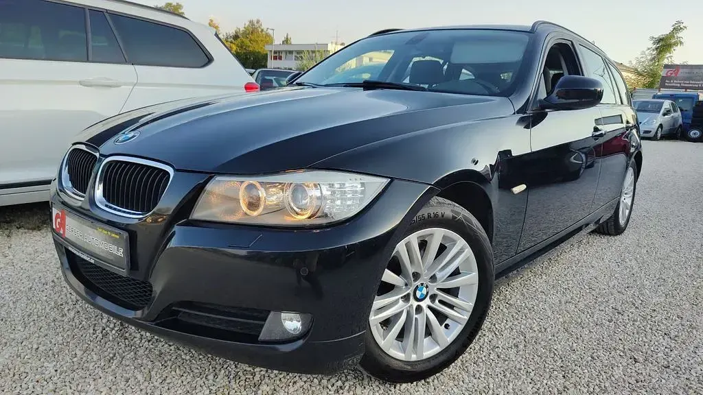 Gebraucht BMW 318 143 PS (105 kW) 2012 Schwarz Kombi