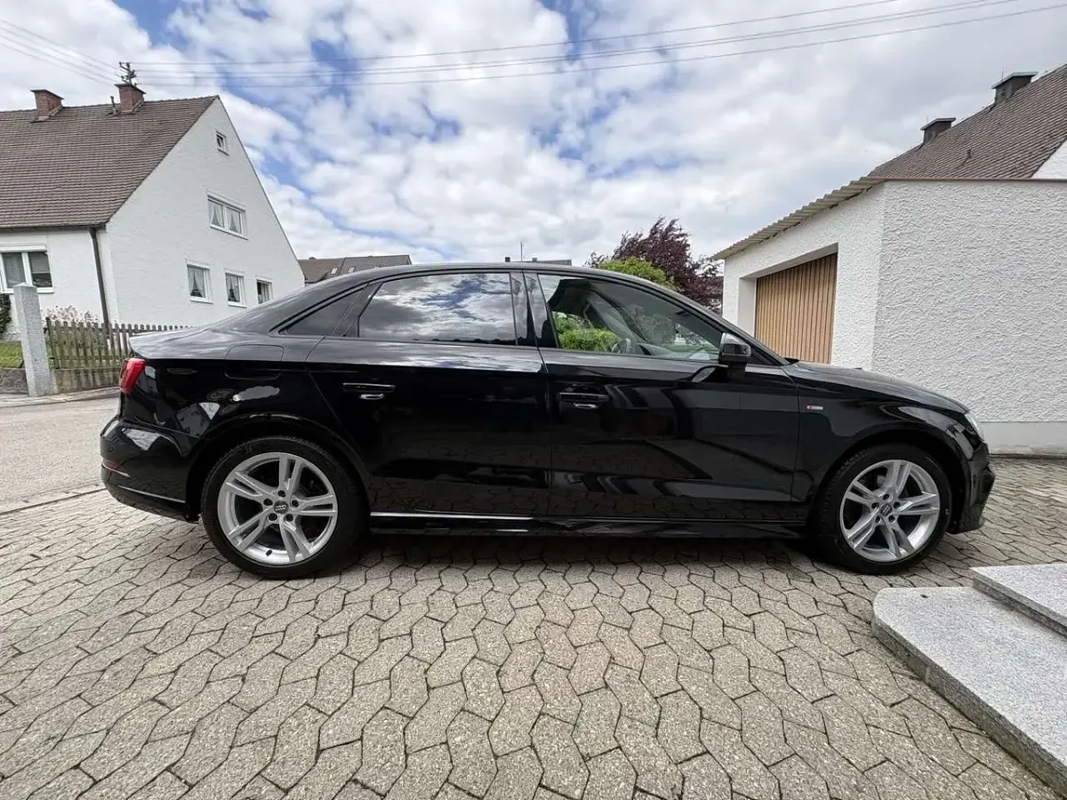 Second-hand Audi A3 150 CP (110 kW) 2018 Negru Berlinǎ