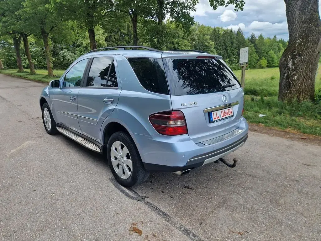 Gebraucht Mercedes ML320 224 PS (164 kW) 2006 Blau SUV