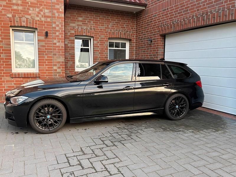 Gebraucht BMW 320 184 PS (135 kW) 2012 Schwarz Kombi