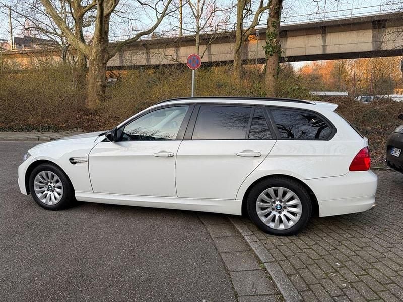 Gebraucht BMW 318 Comfort Edition 143 PS (105 kW) 2012 Weiß Kombi