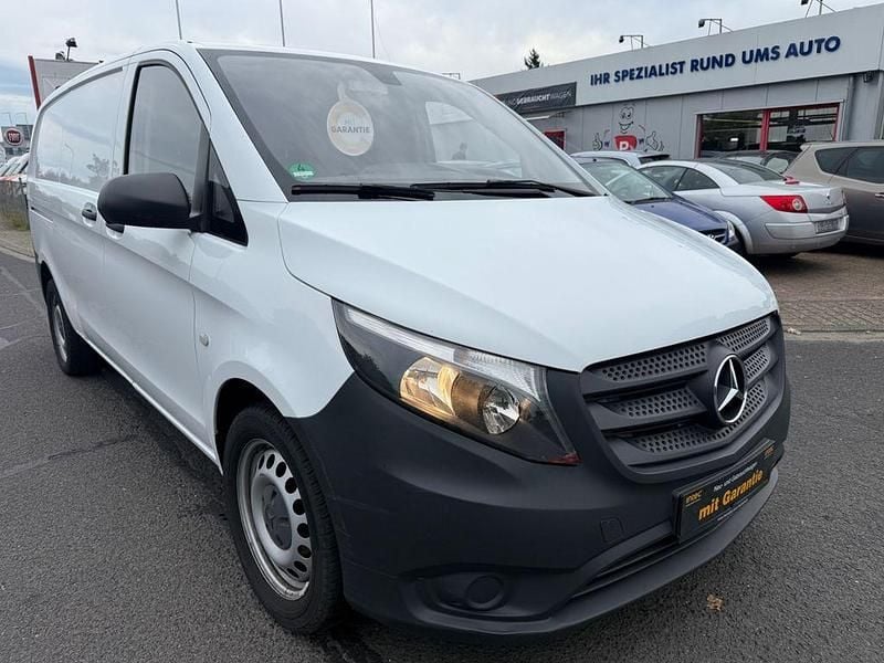Weiß Gebraucht 2019 Mercedes Vito Van / Kleinbus | 12.999 € - Bild 1/4